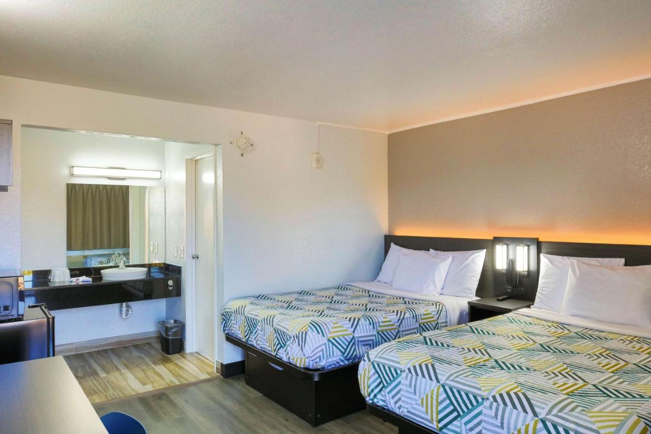 Hotel 6-sacramento, Ca - 2*