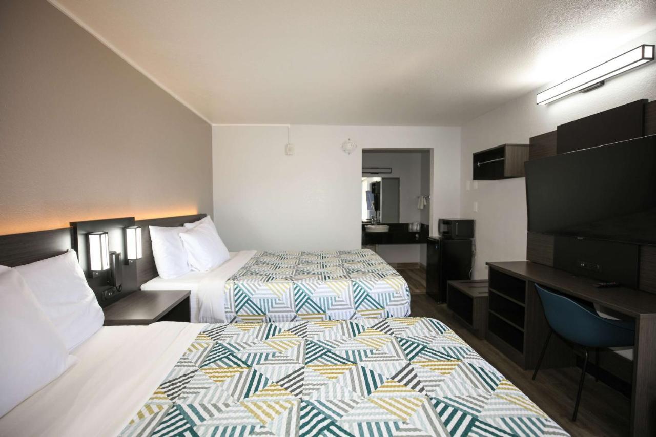 Hotel 6-sacramento, Ca - 2*