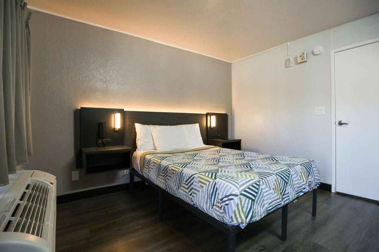 Hotel 6-sacramento, Ca - Central 2*