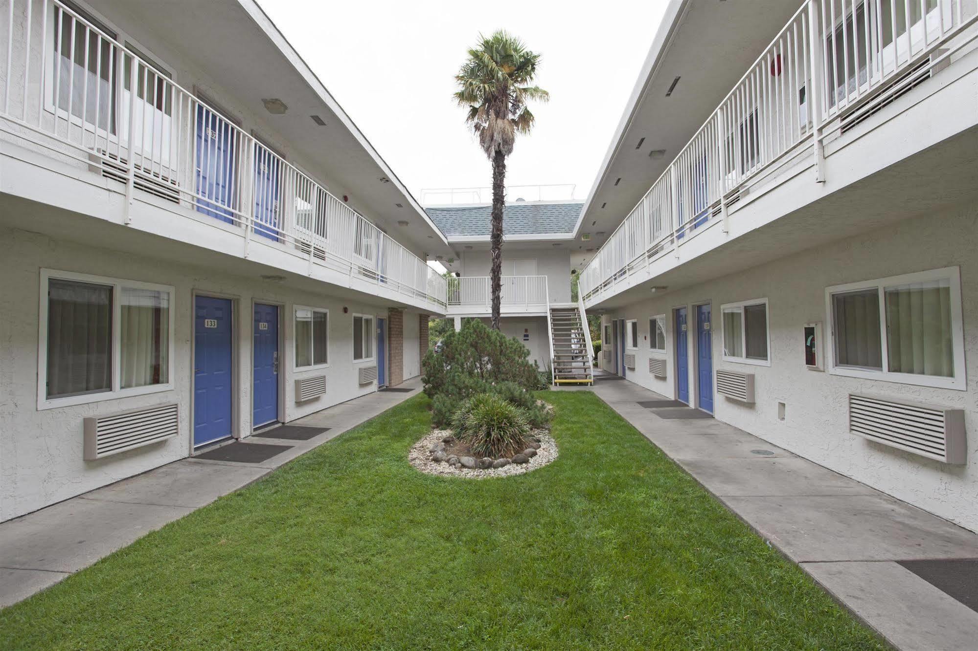 Hotel 6-sacramento, Ca - Central