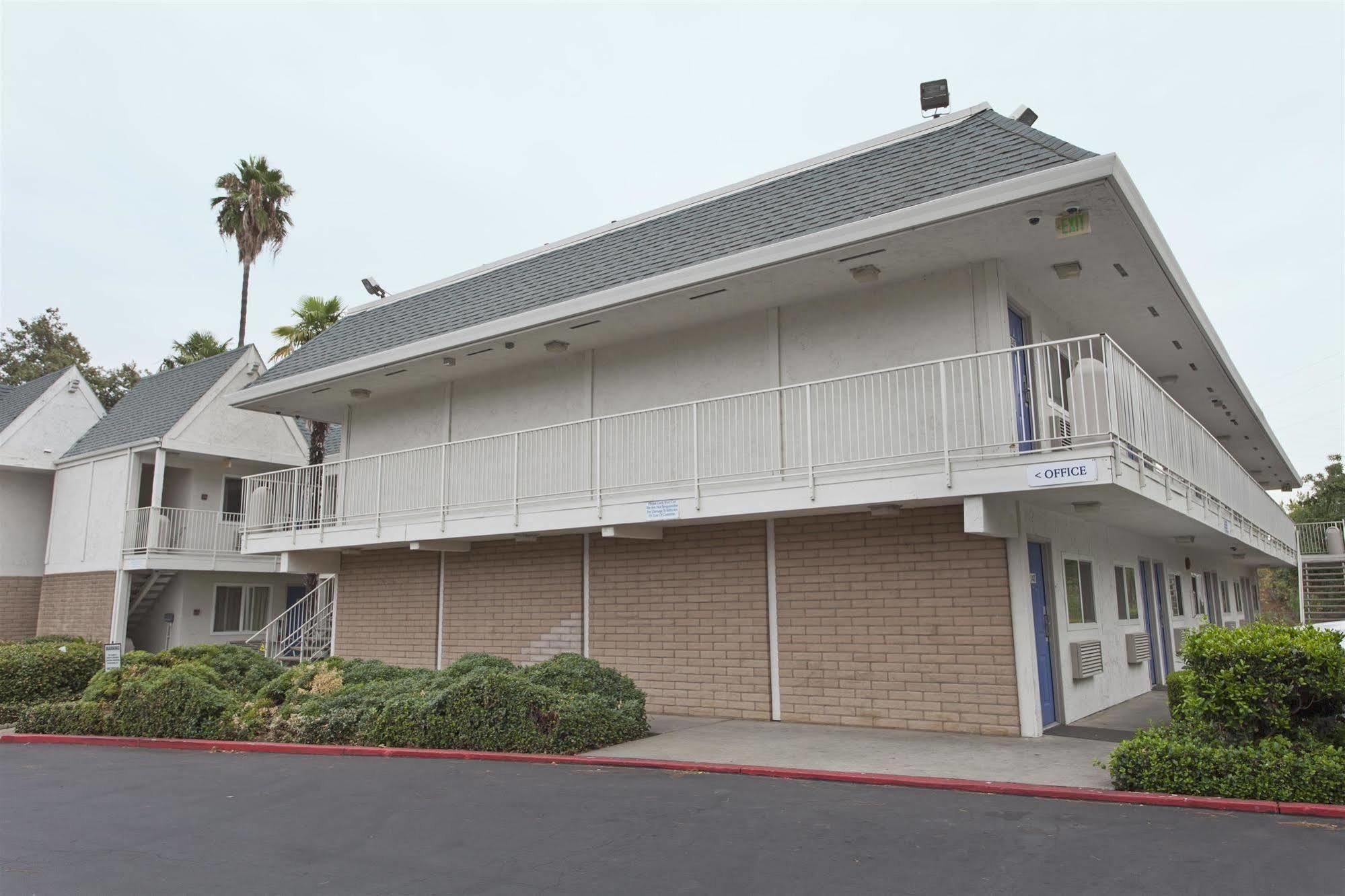 Hotel 6-sacramento, Ca - Central 2*